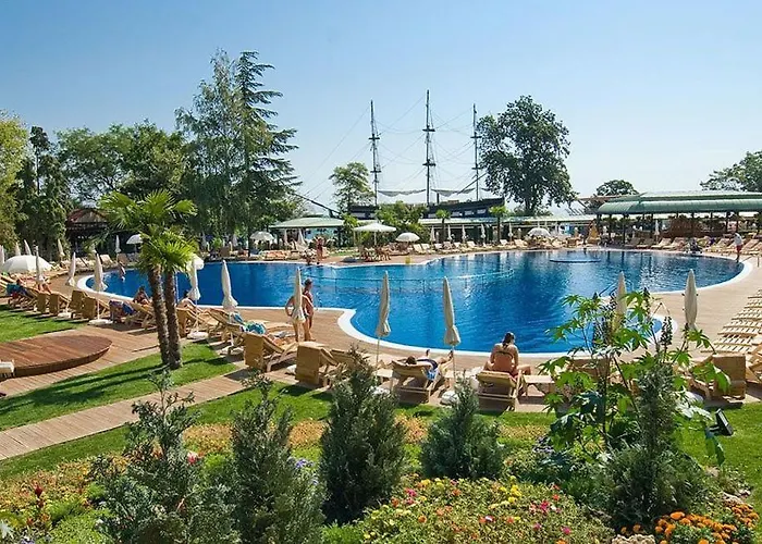 Beachfront Bliss-1br Sea View Flat In Golden Sands By Flat Mаnаger Apartment